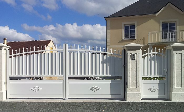 Portail alu traditionnel de la collection Elégance