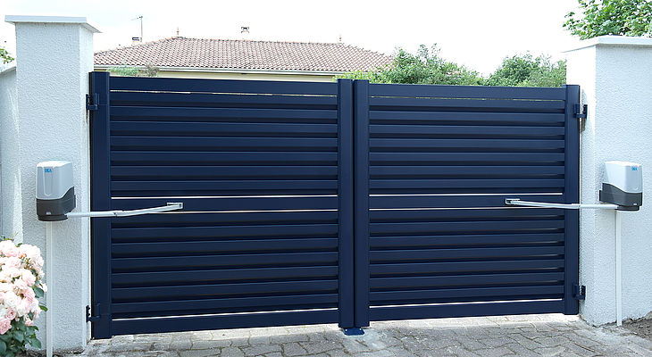 Portail motorisé à bras bielle