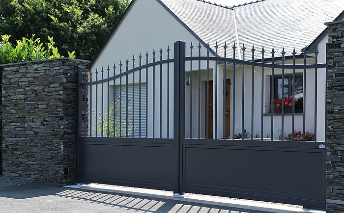 Portail alu traditionnel de la collection Elégance