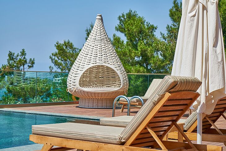 Terrasse extérieure avec piscine