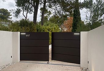 Portail en aluminium Skadi - à Cassettes