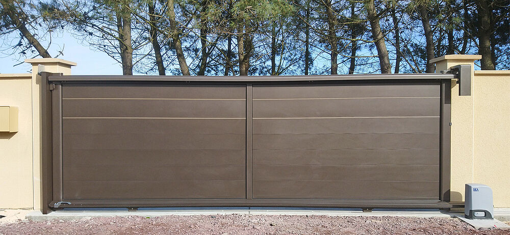 Que choisir entre le portail alu coulissant et le portail pvc coulissant