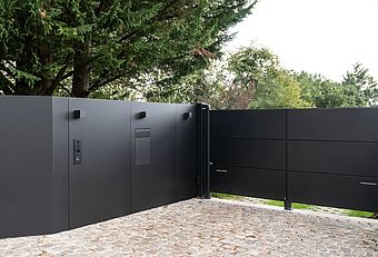 Portail en aluminium Lucco - à Cassettes