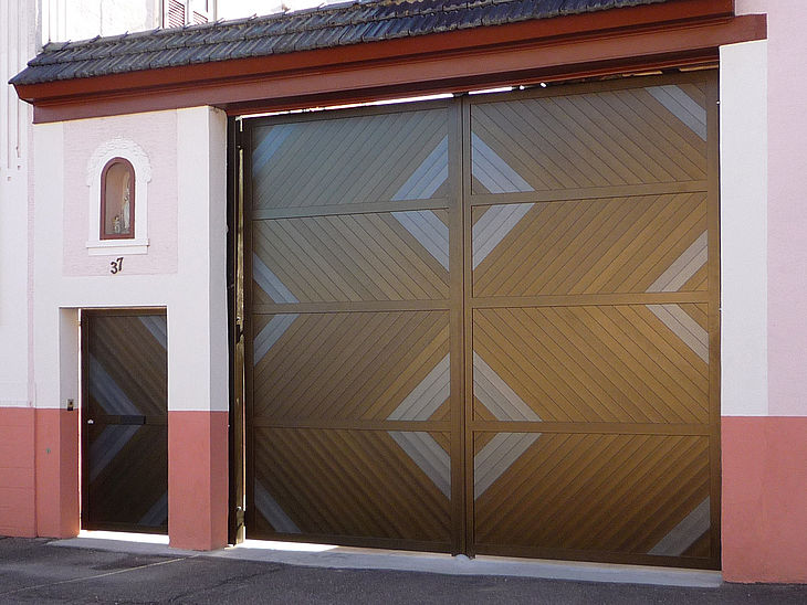 Porte cochère alu à 2 vantaux