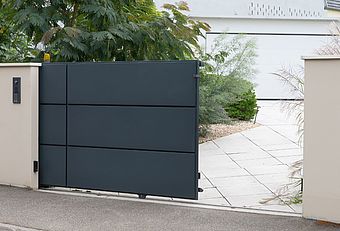 Portail en aluminium Lucco - à Cassettes