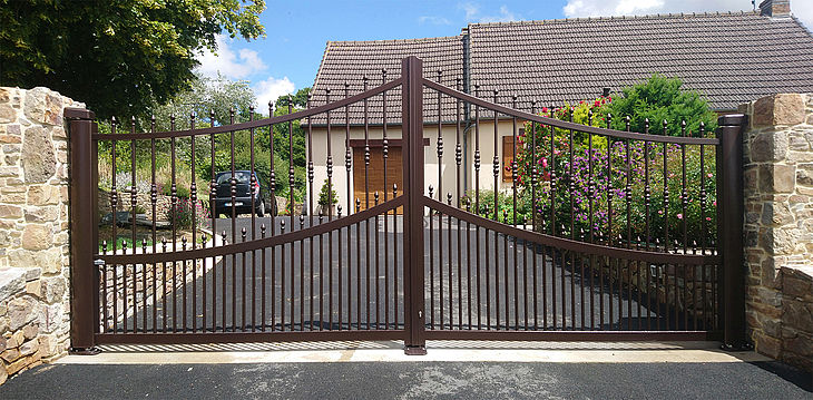 Portail alu imitation fer forgé
